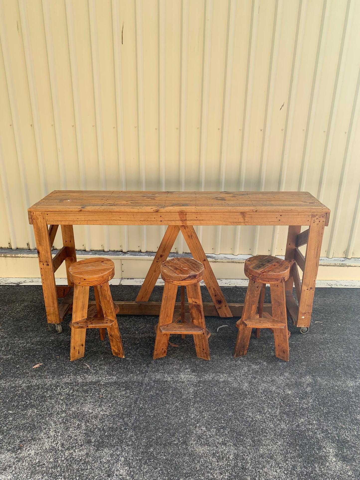 Bar - Rustic Timber On Wheels Rockhampton Vintage Hire Wedding Hire & Bar Hire