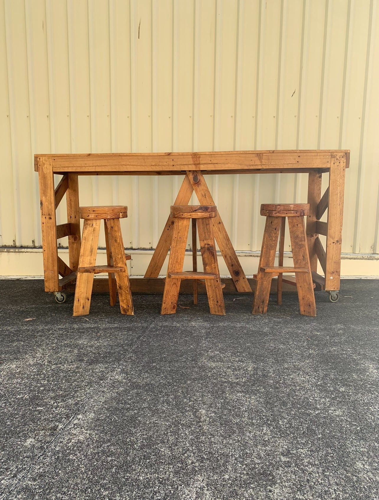 Bar - Rustic Timber On Wheels Rockhampton Vintage Hire Bar Hire