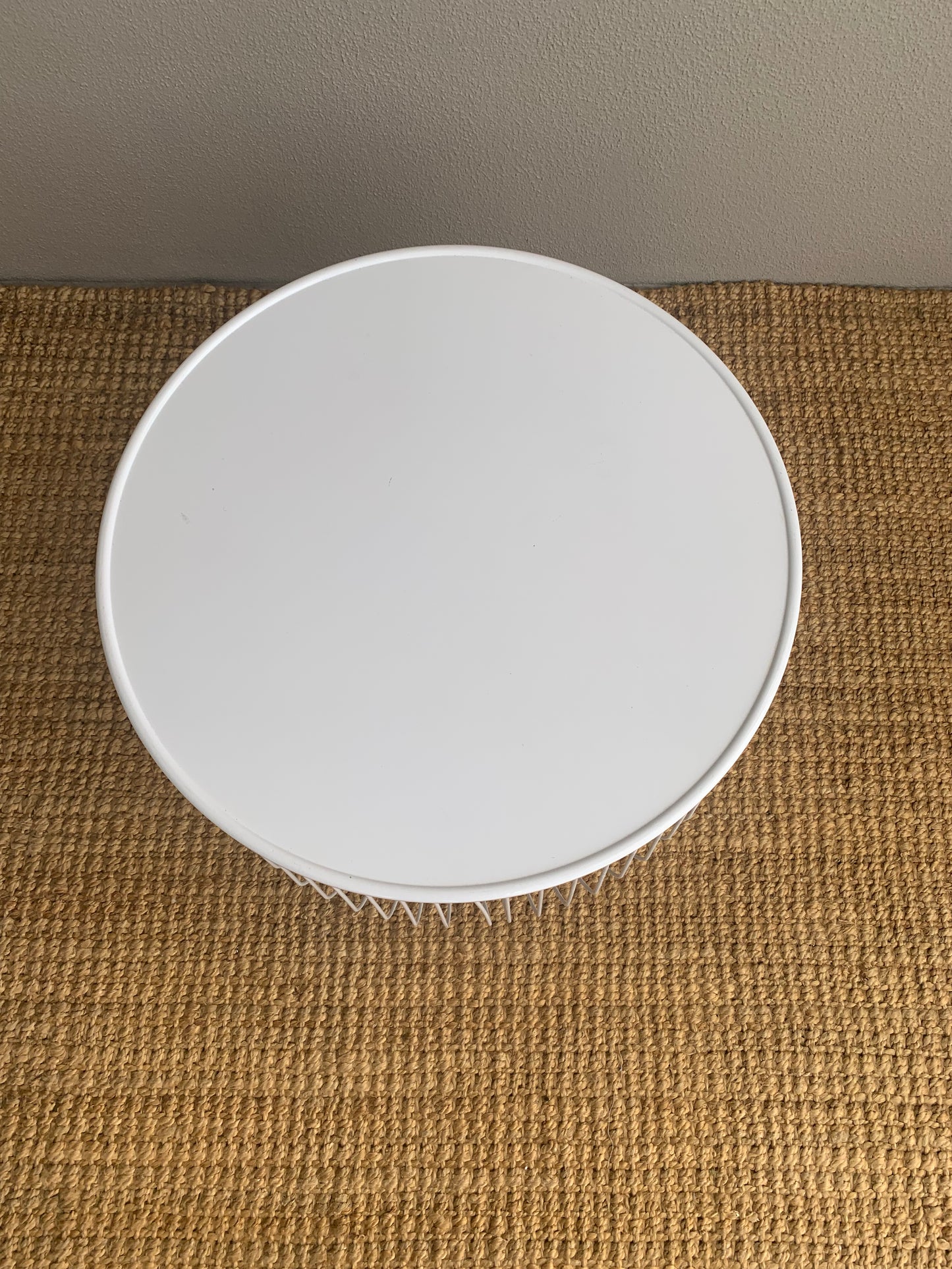 Table - Round White Wire