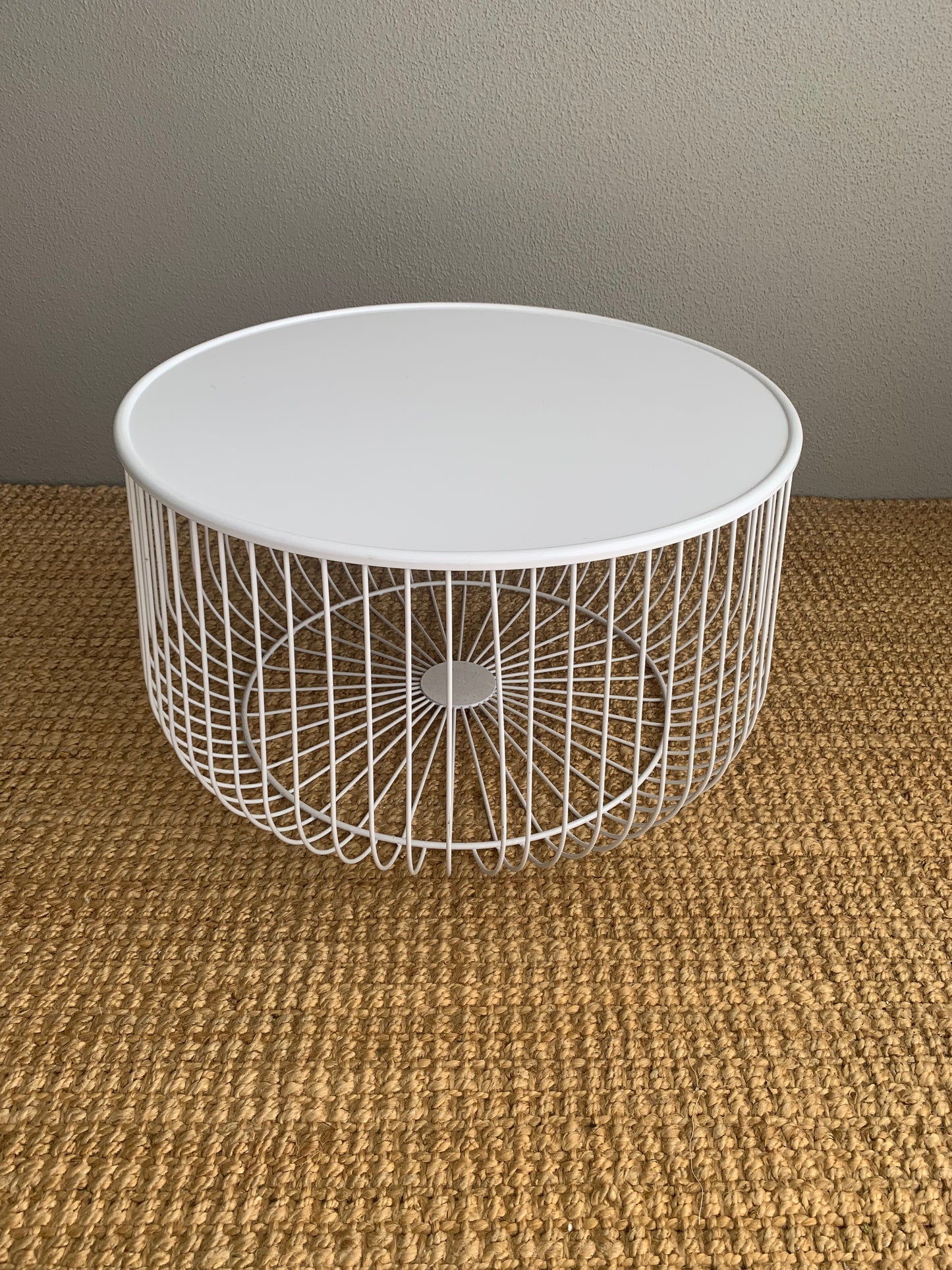 Table - Round White Wire