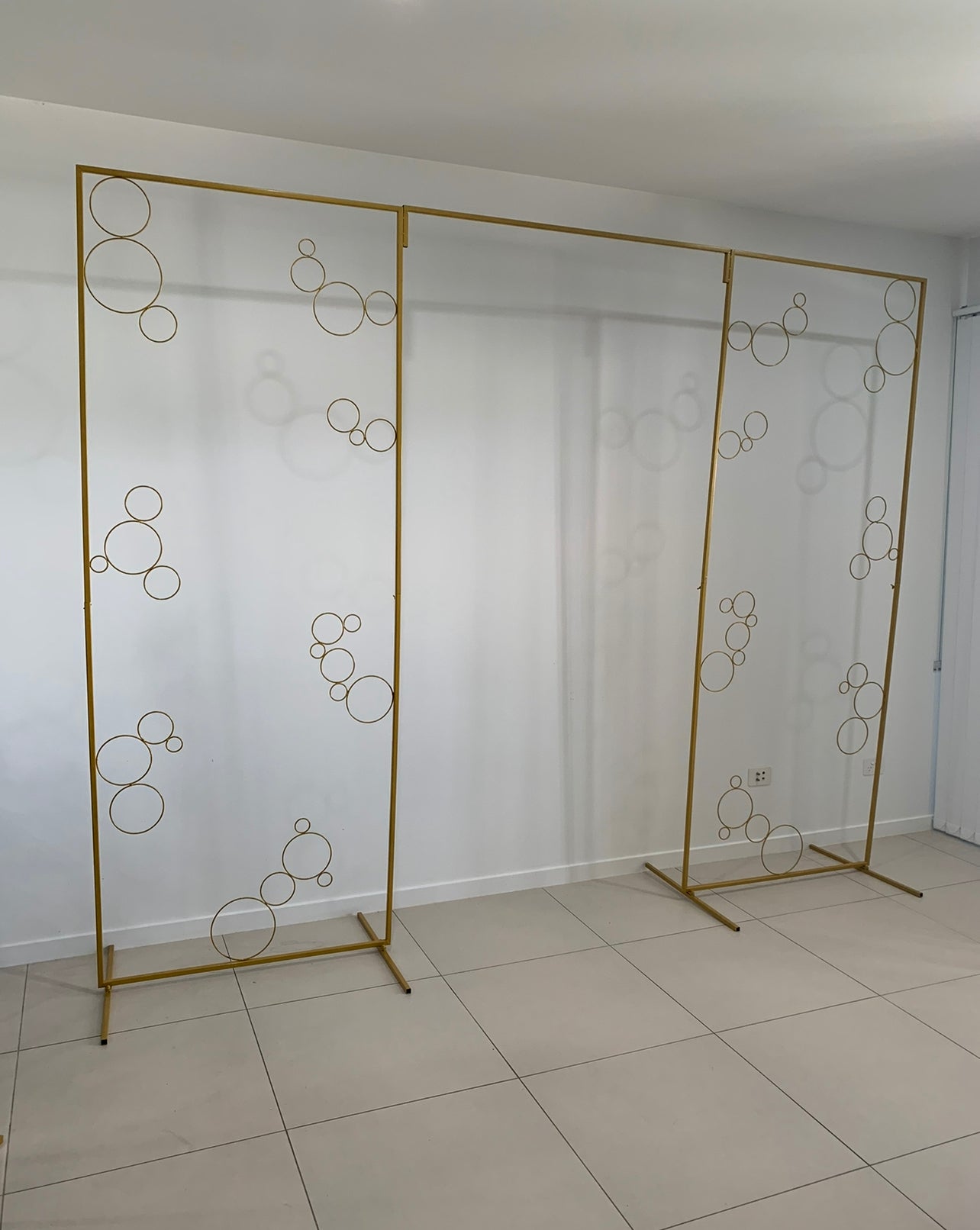 Arch Arbor Set 3-Pieces in gold, perfect as an arbor or backdrop to your bridal table, looks great decorated with flowers. Rockhampton Vintage Hire