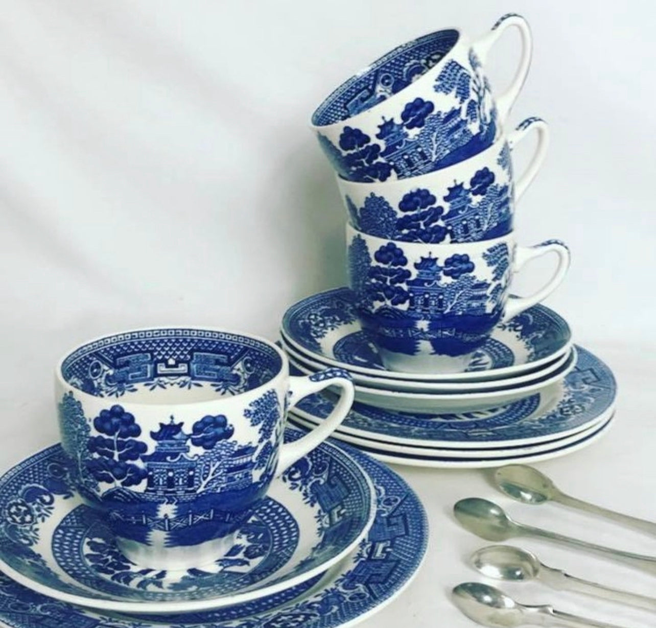 Vintage Blue & White Trios Rockhampton Vintage Hire